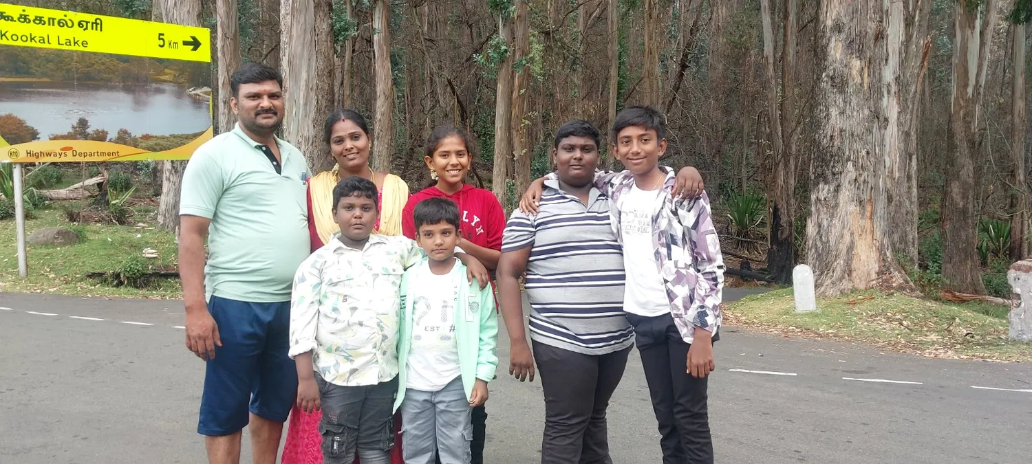 Family sightseeing group